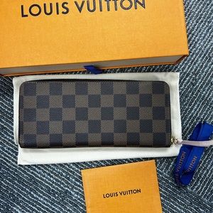 Louis Vuitton Womens Damier Azur Clemence Leather Zippy Long